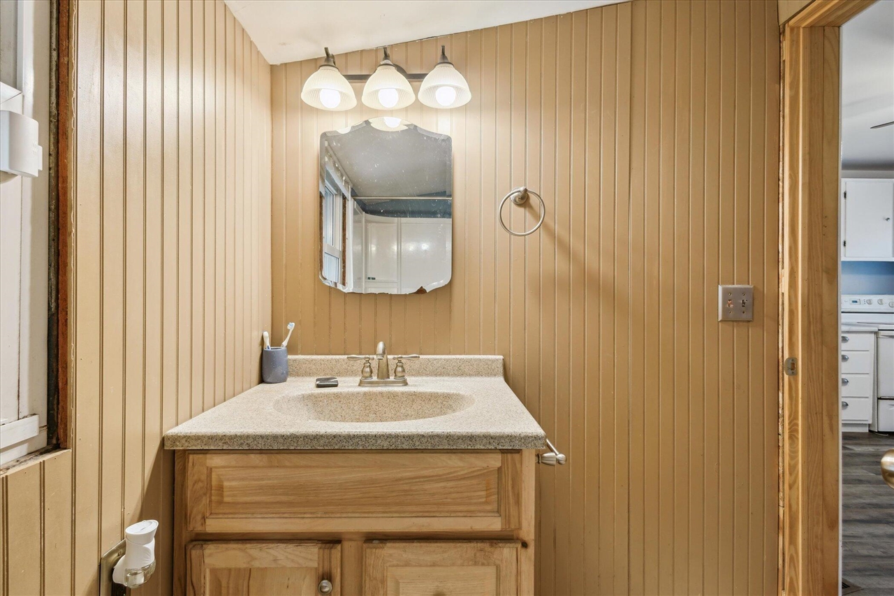 842 10th Street, Plainwell, MI, 49080-9523