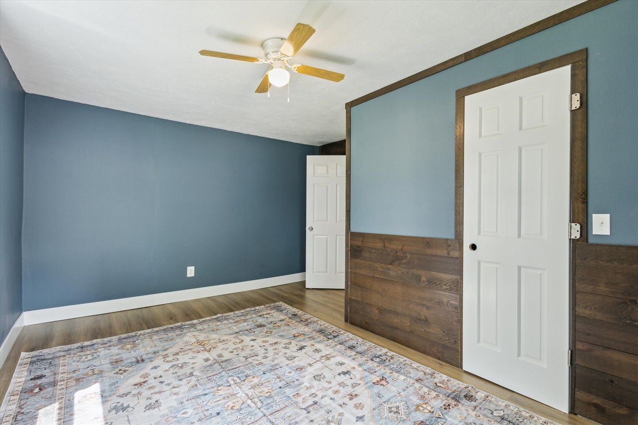 842 10th Street, Plainwell, MI, 49080-9523