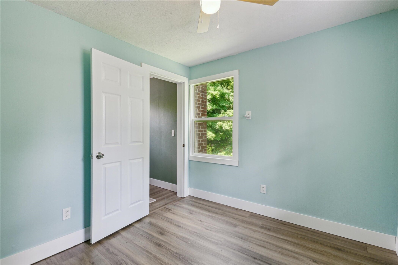 842 10th Street, Plainwell, MI, 49080-9523