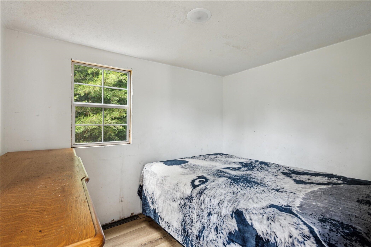 842 10th Street, Plainwell, MI, 49080-9523