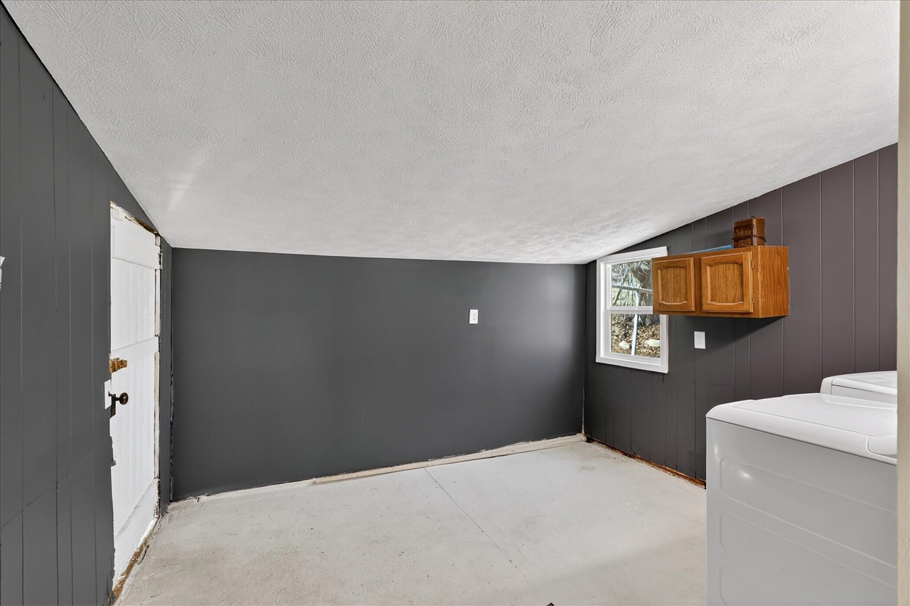 842 10th Street, Plainwell, MI, 49080-9523