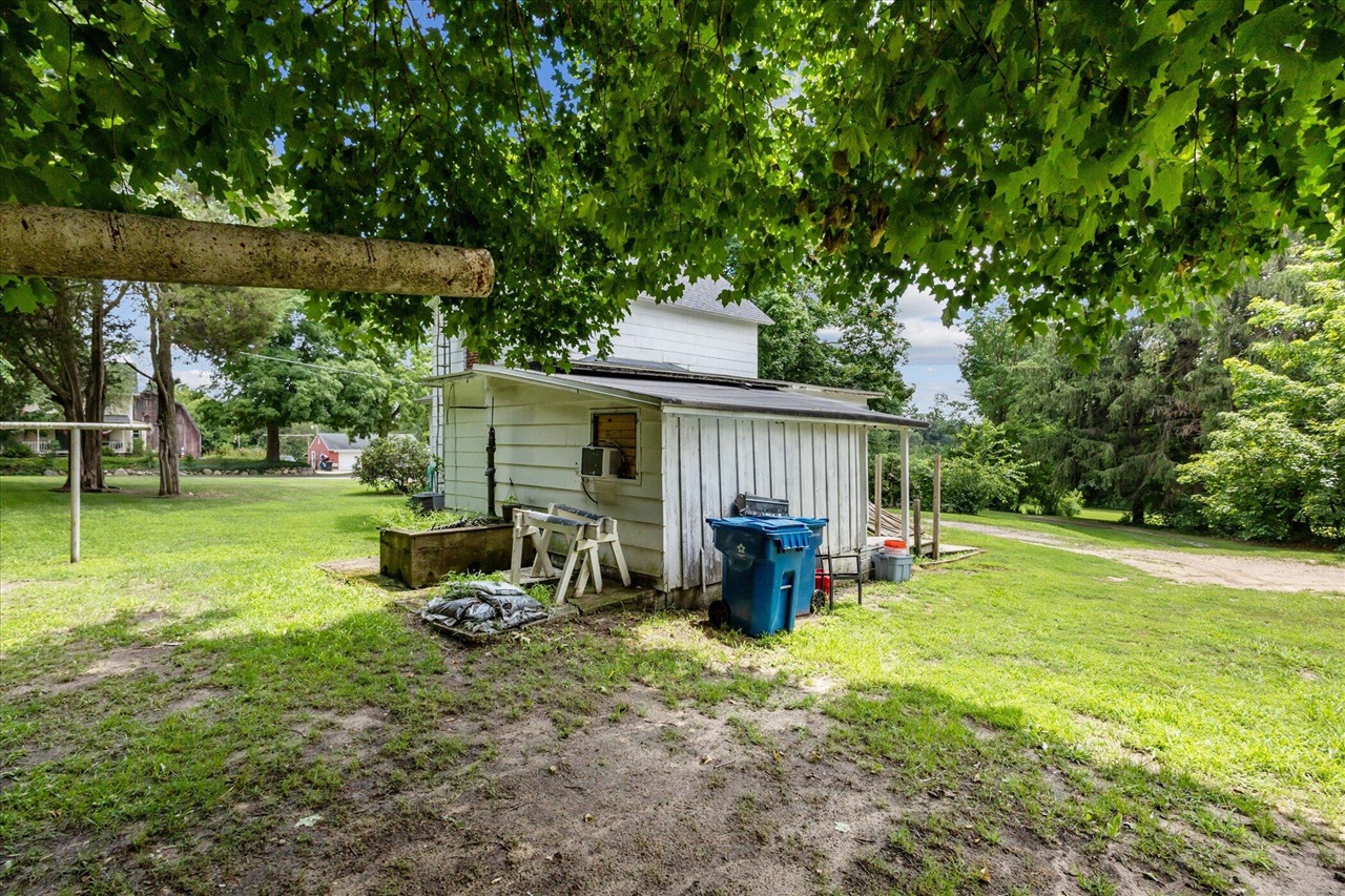 842 10th Street, Plainwell, MI, 49080-9523