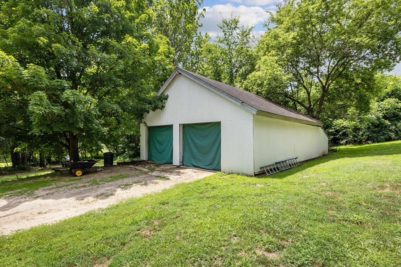 842 10th Street, Plainwell, MI, 49080-9523