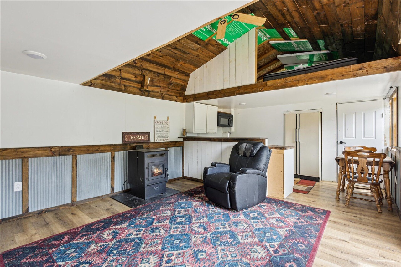 842 10th Street, Plainwell, MI, 49080-9523