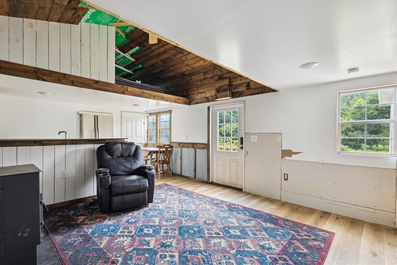 842 10th Street, Plainwell, MI, 49080-9523