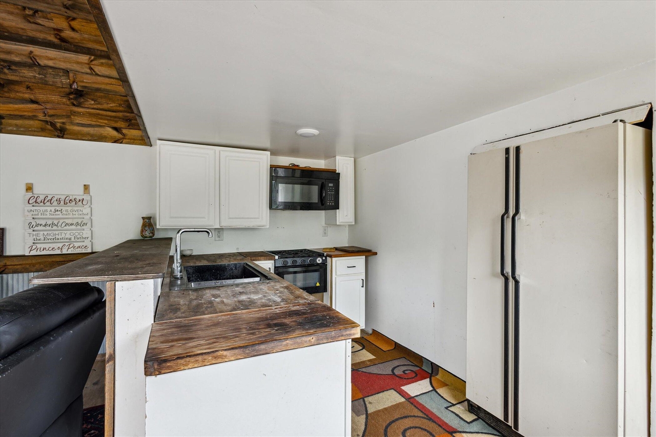 842 10th Street, Plainwell, MI, 49080-9523