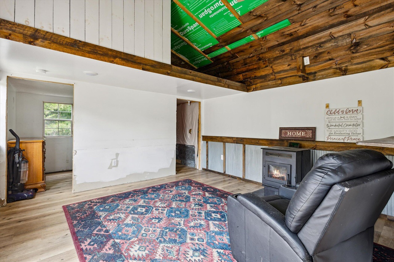 842 10th Street, Plainwell, MI, 49080-9523