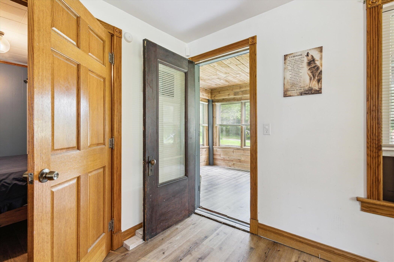 842 10th Street, Plainwell, MI, 49080-9523