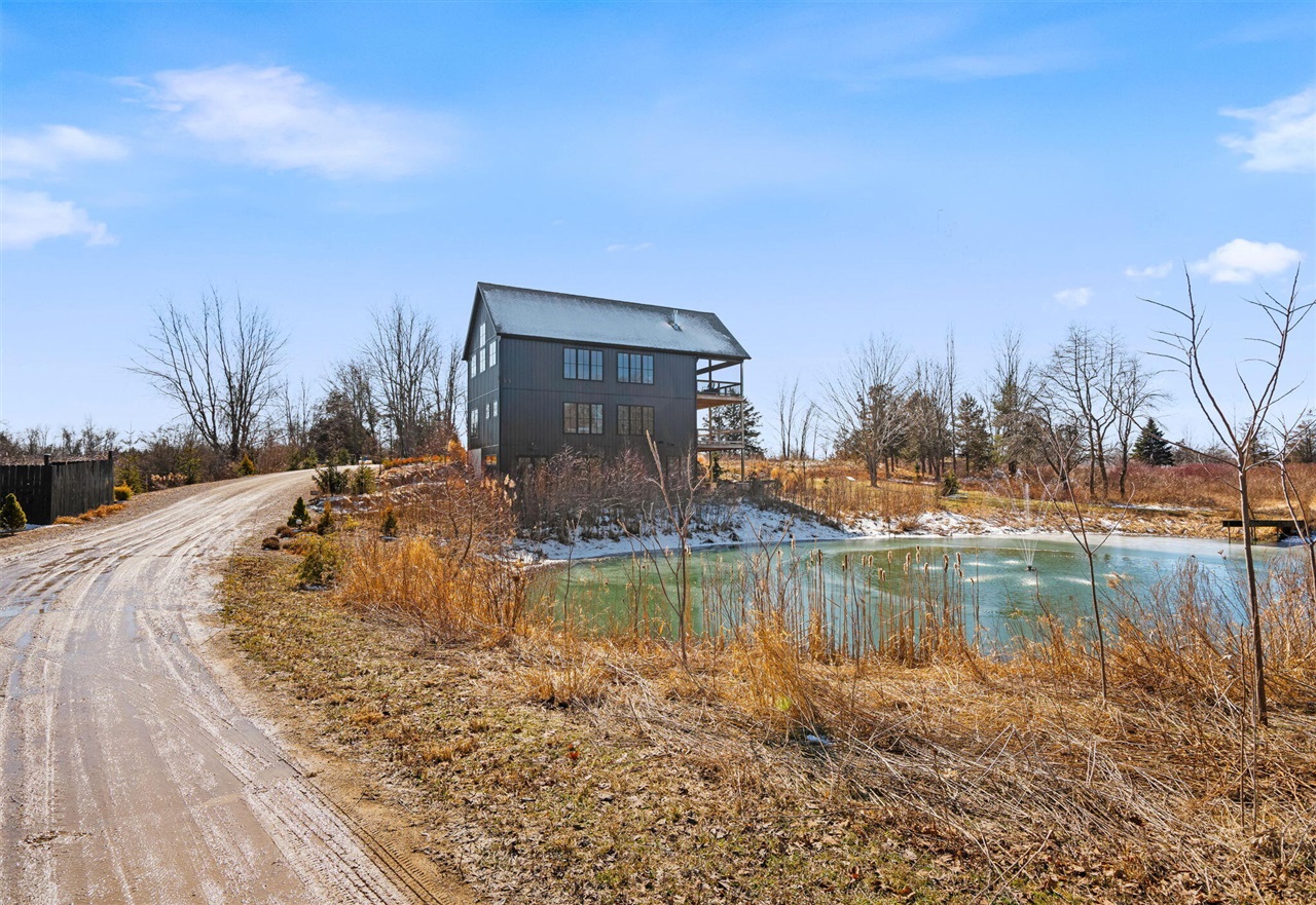 6364 126th Avenue, Fennville, MI, 49408-9648