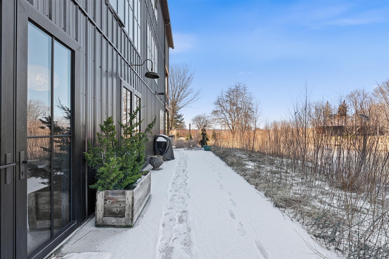 6364 126th Avenue, Fennville, MI, 49408-9648