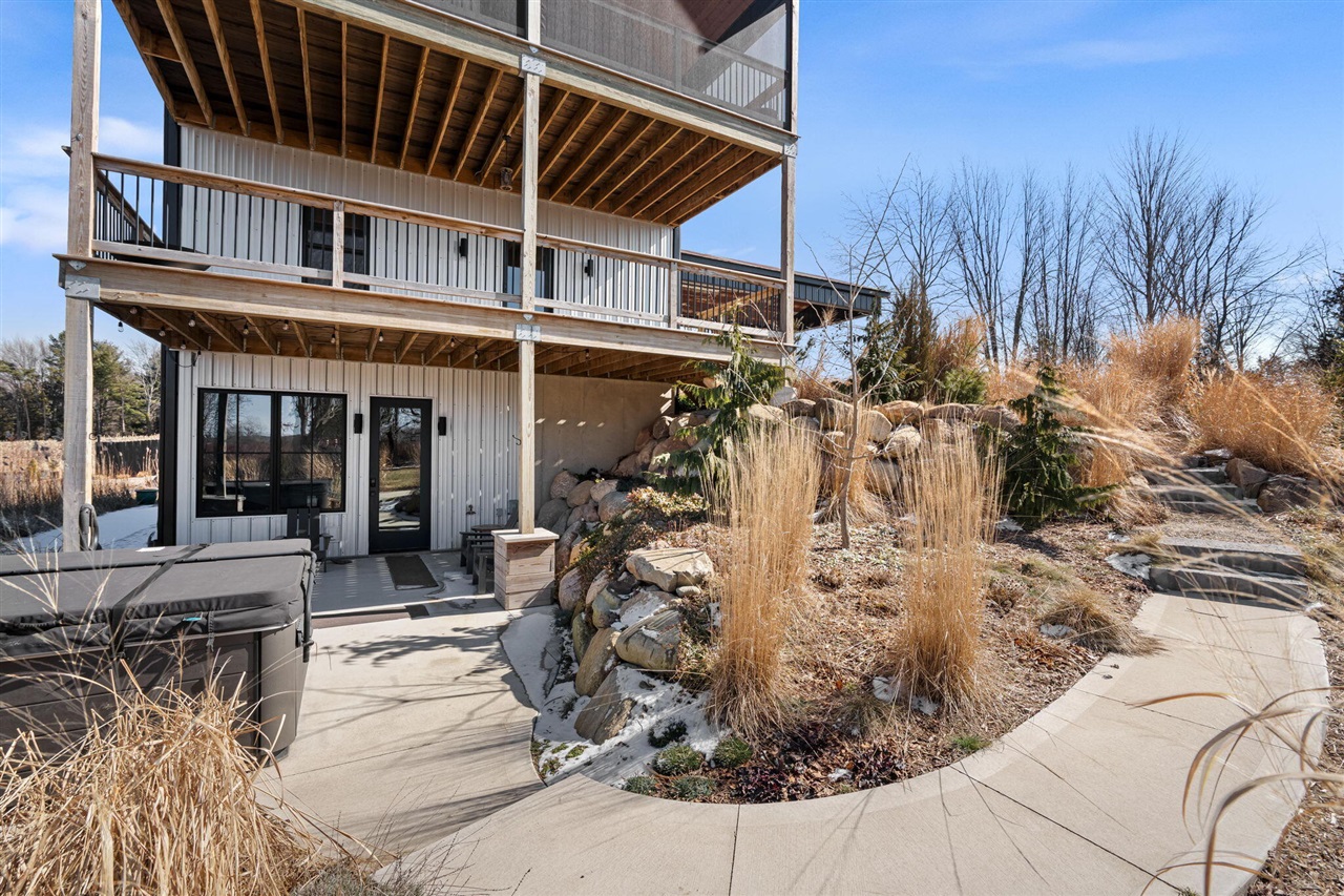 6364 126th Avenue, Fennville, MI, 49408-9648