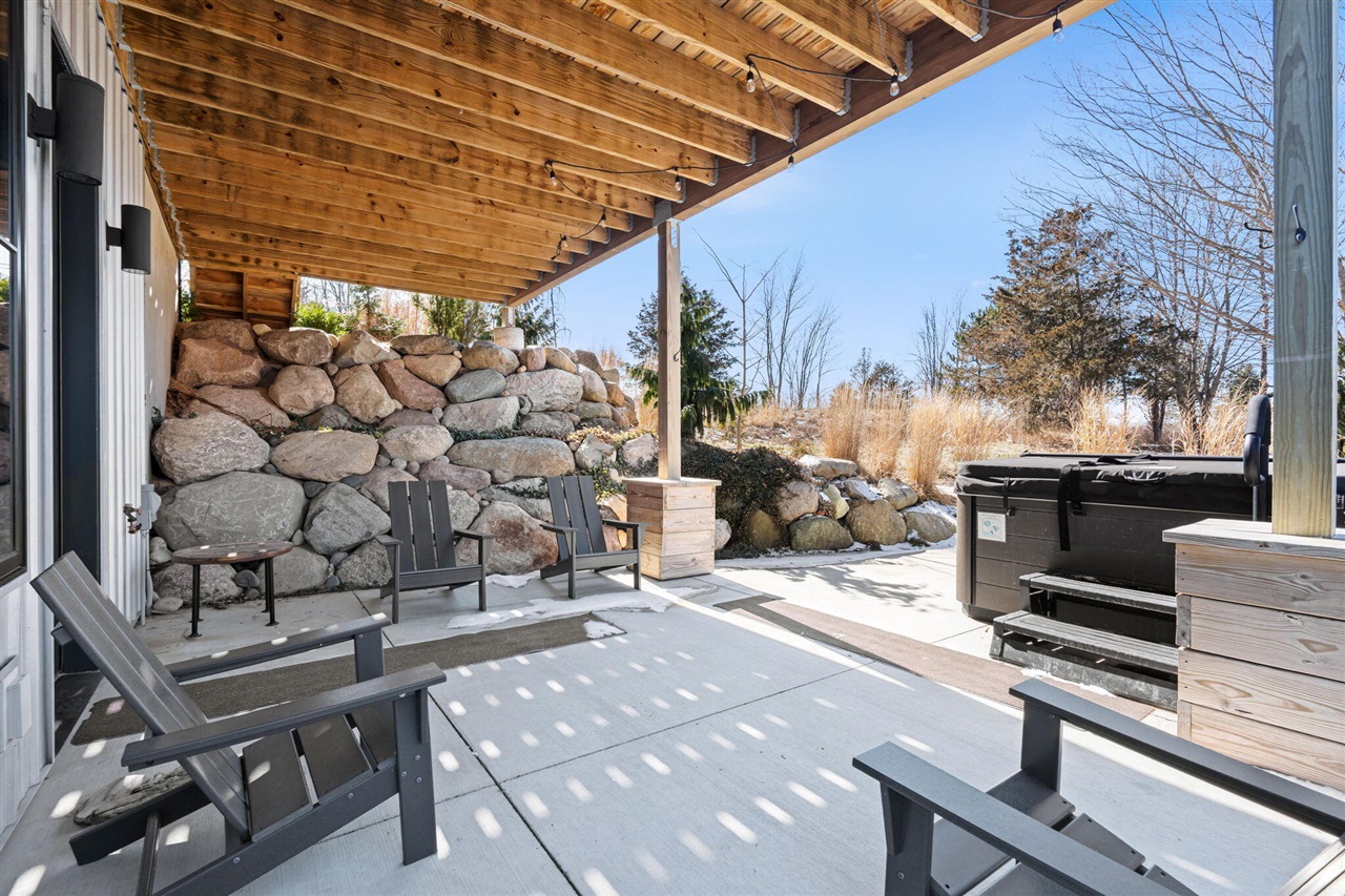 6364 126th Avenue, Fennville, MI, 49408-9648