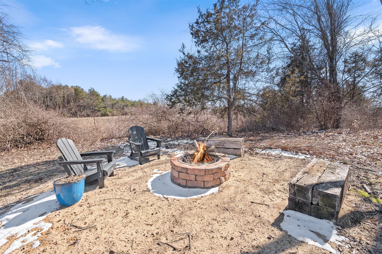 6364 126th Avenue, Fennville, MI, 49408-9648