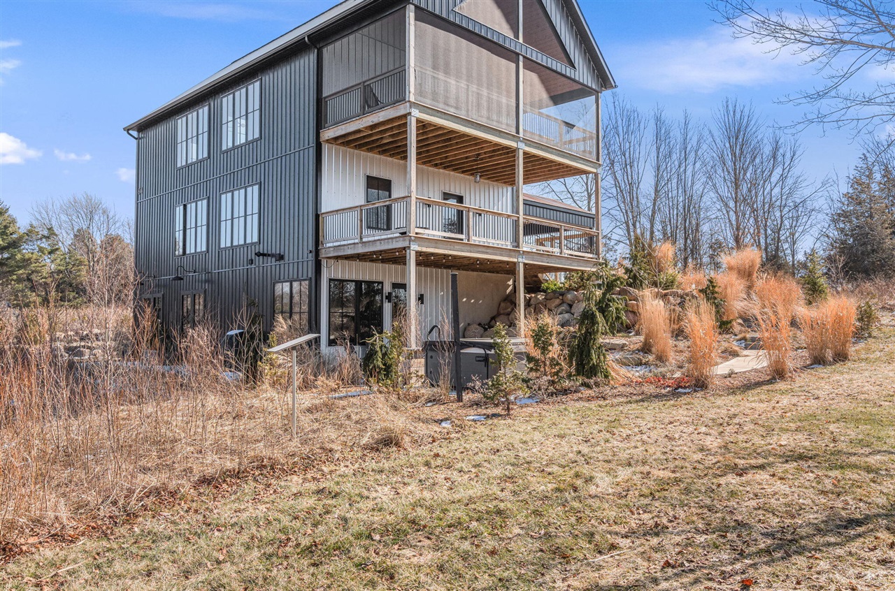 6364 126th Avenue, Fennville, MI, 49408-9648