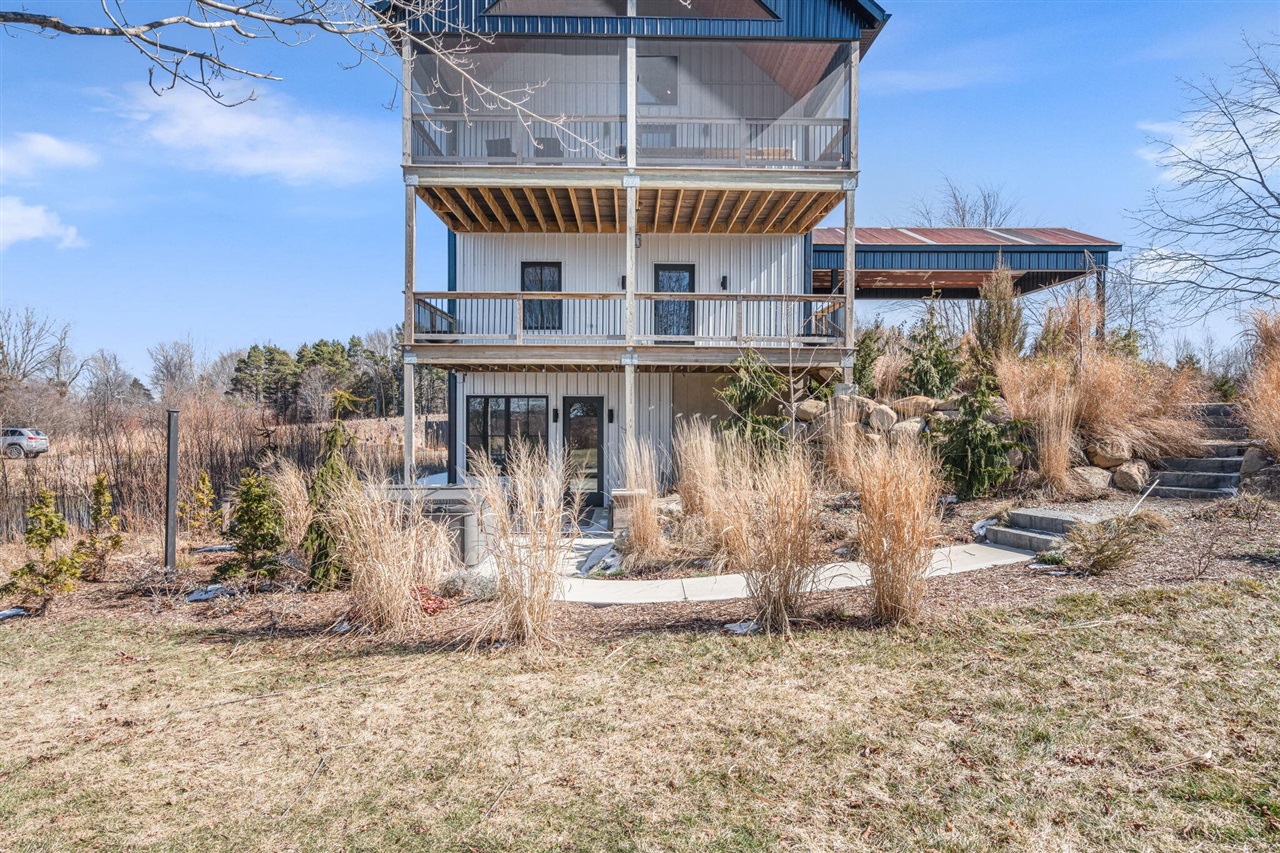 6364 126th Avenue, Fennville, MI, 49408-9648