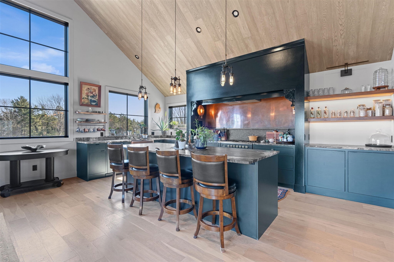 6364 126th Avenue, Fennville, MI, 49408-9648