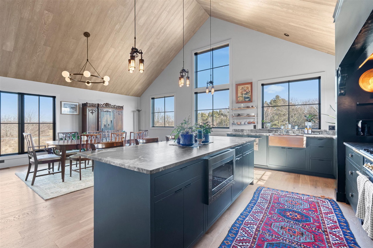 6364 126th Avenue, Fennville, MI, 49408-9648