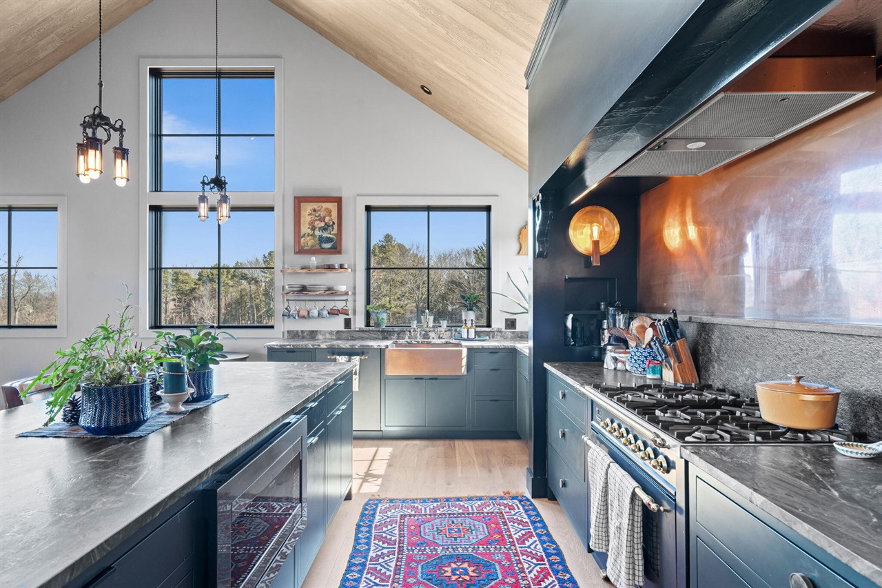 6364 126th Avenue, Fennville, MI, 49408-9648