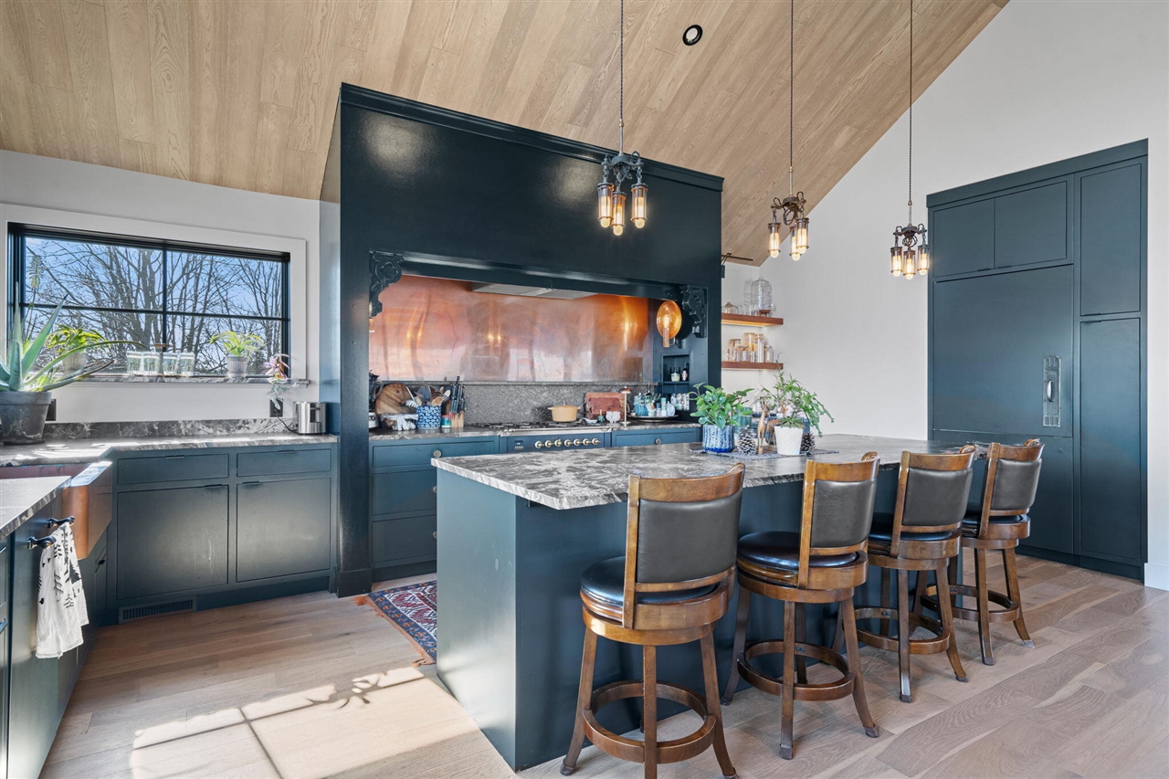 6364 126th Avenue, Fennville, MI, 49408-9648