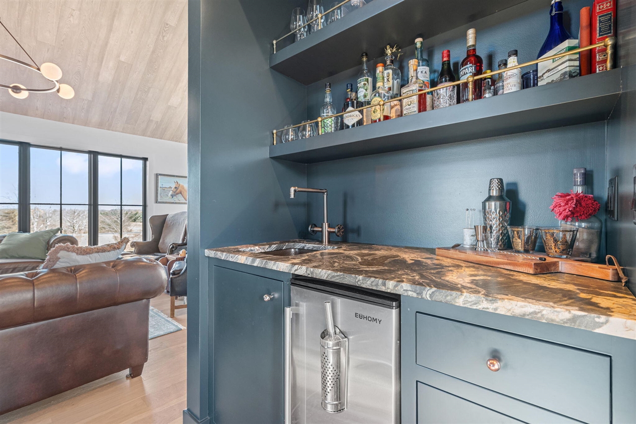 6364 126th Avenue, Fennville, MI, 49408-9648