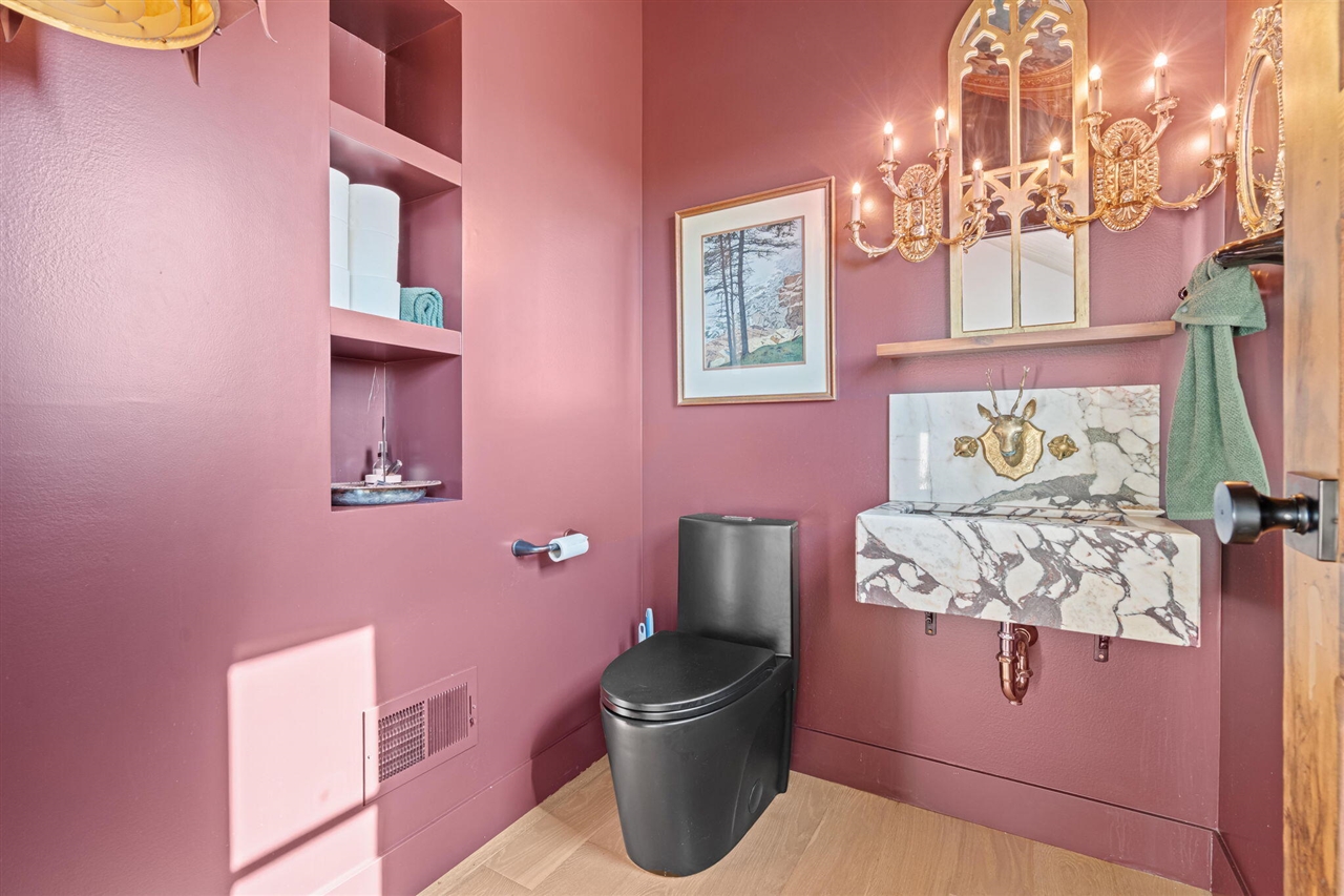 6364 126th Avenue, Fennville, MI, 49408-9648