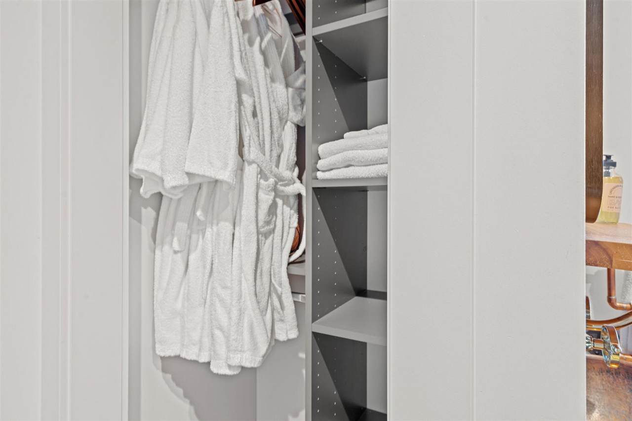 6364 126th Avenue, Fennville, MI, 49408-9648