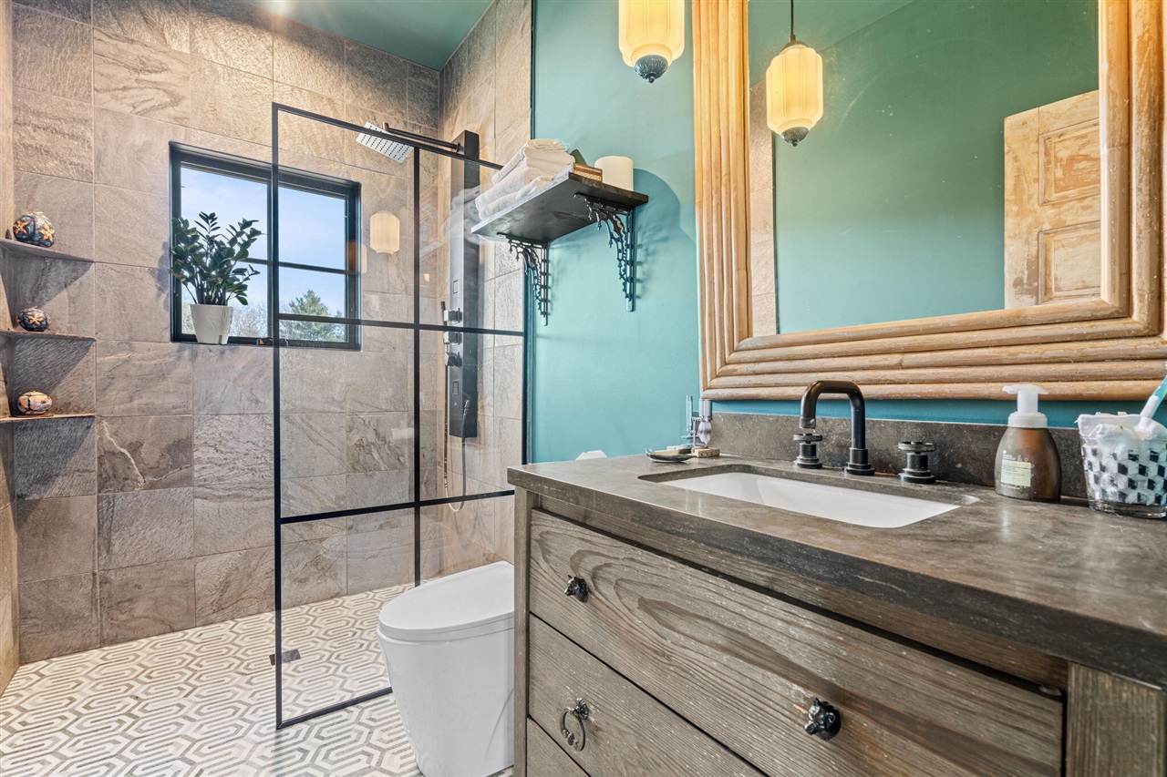 6364 126th Avenue, Fennville, MI, 49408-9648