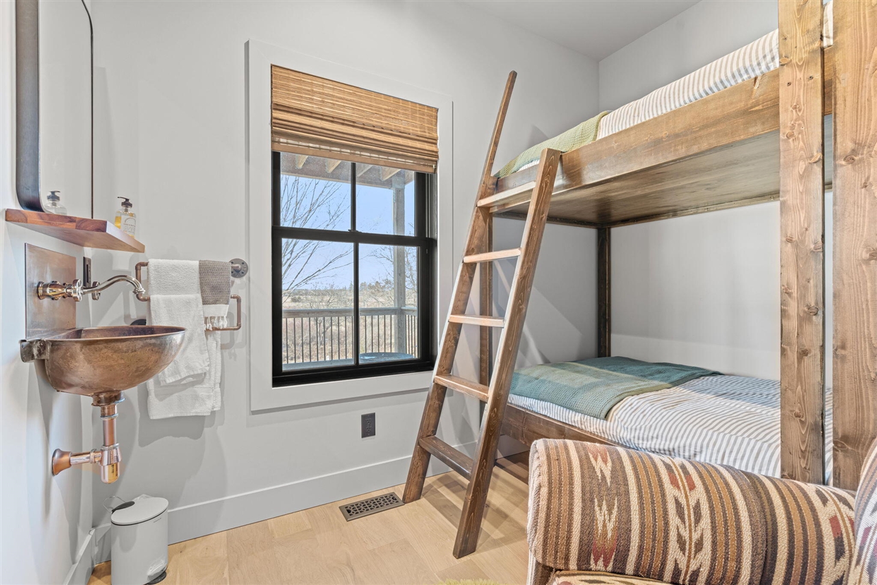 6364 126th Avenue, Fennville, MI, 49408-9648