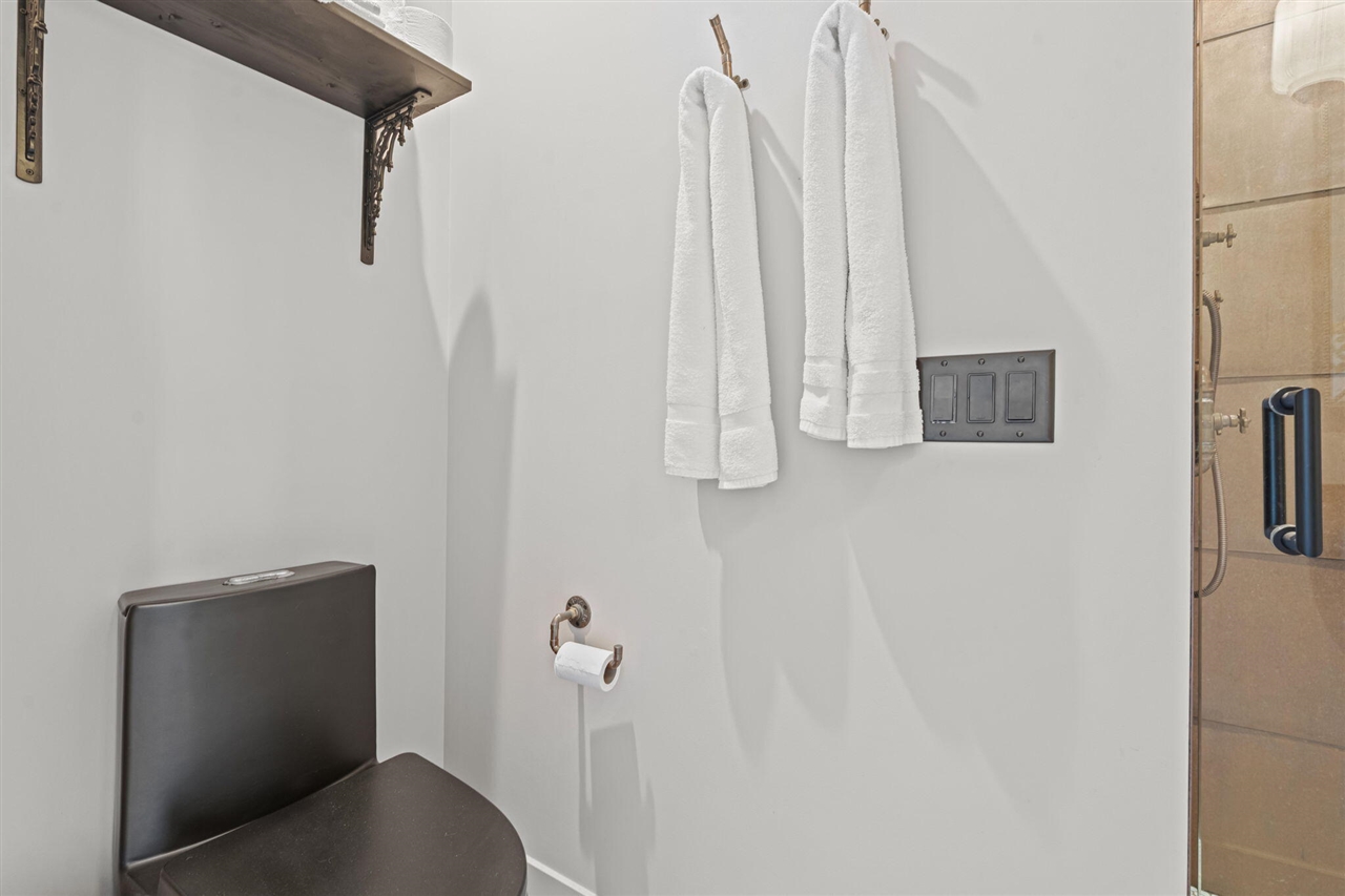 6364 126th Avenue, Fennville, MI, 49408-9648