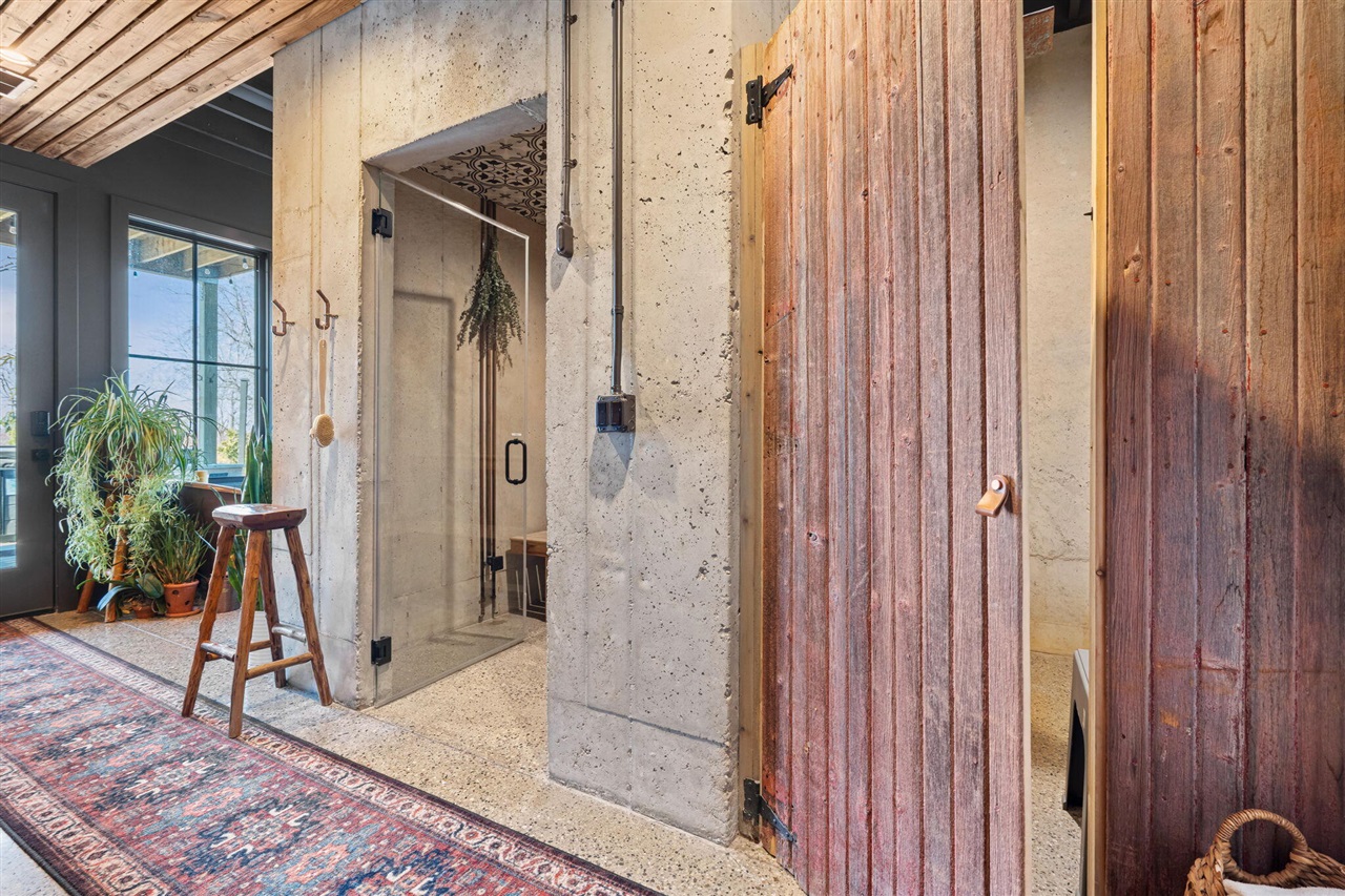 6364 126th Avenue, Fennville, MI, 49408-9648