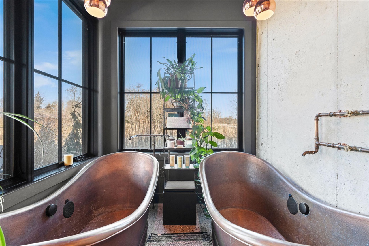 6364 126th Avenue, Fennville, MI, 49408-9648