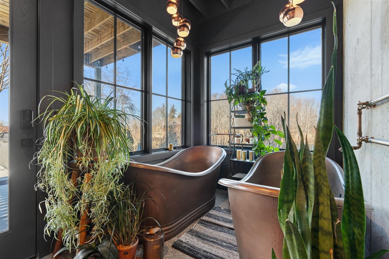 6364 126th Avenue, Fennville, MI, 49408-9648