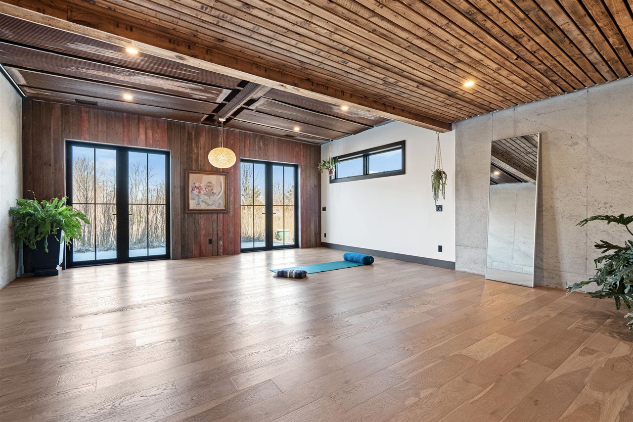 6364 126th Avenue, Fennville, MI, 49408-9648