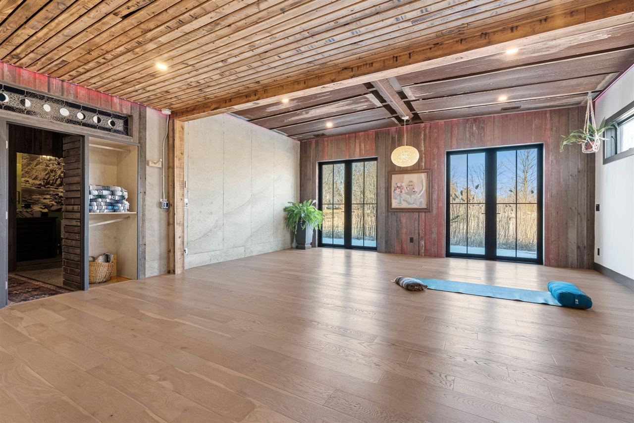 6364 126th Avenue, Fennville, MI, 49408-9648