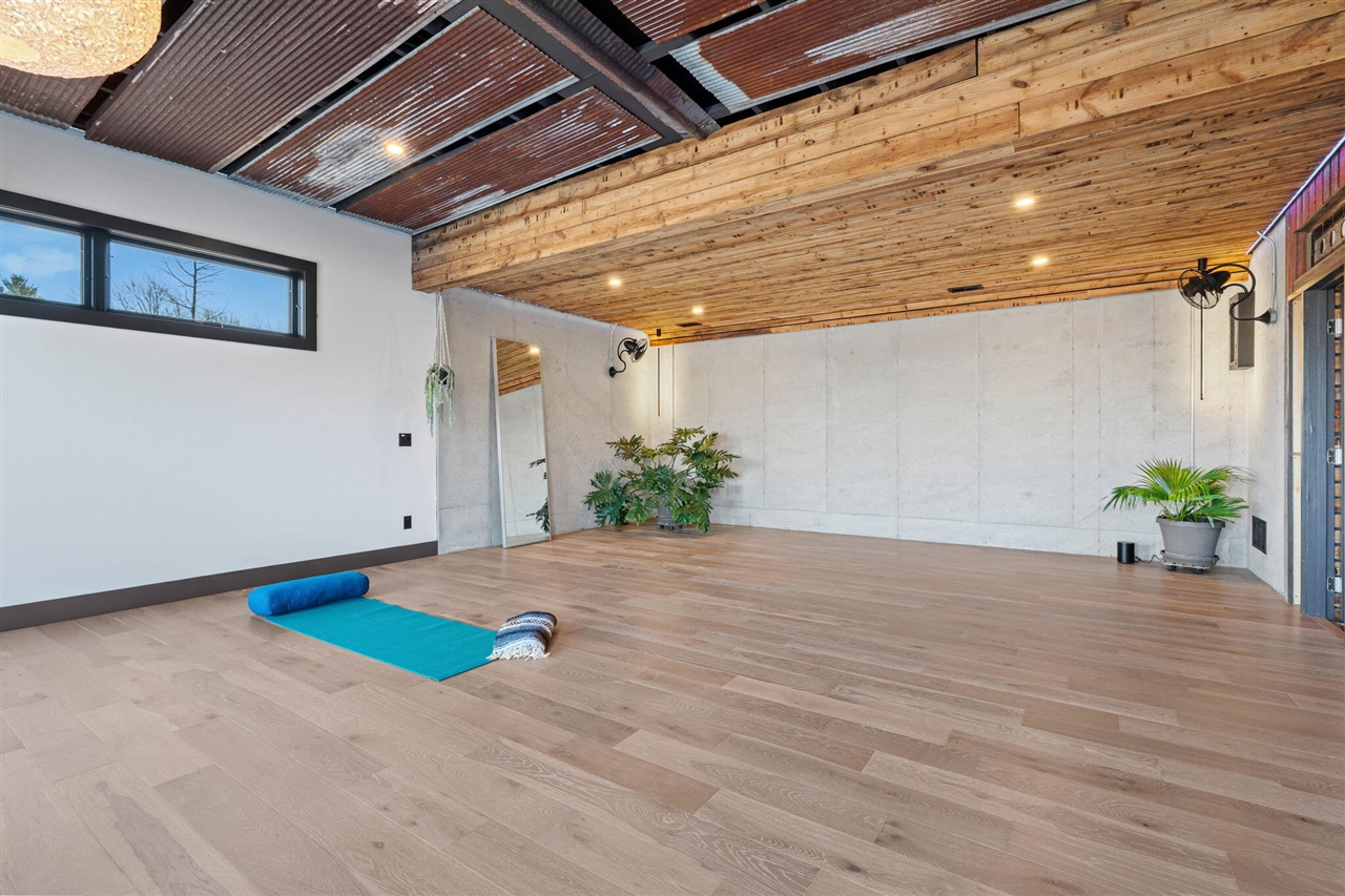 6364 126th Avenue, Fennville, MI, 49408-9648