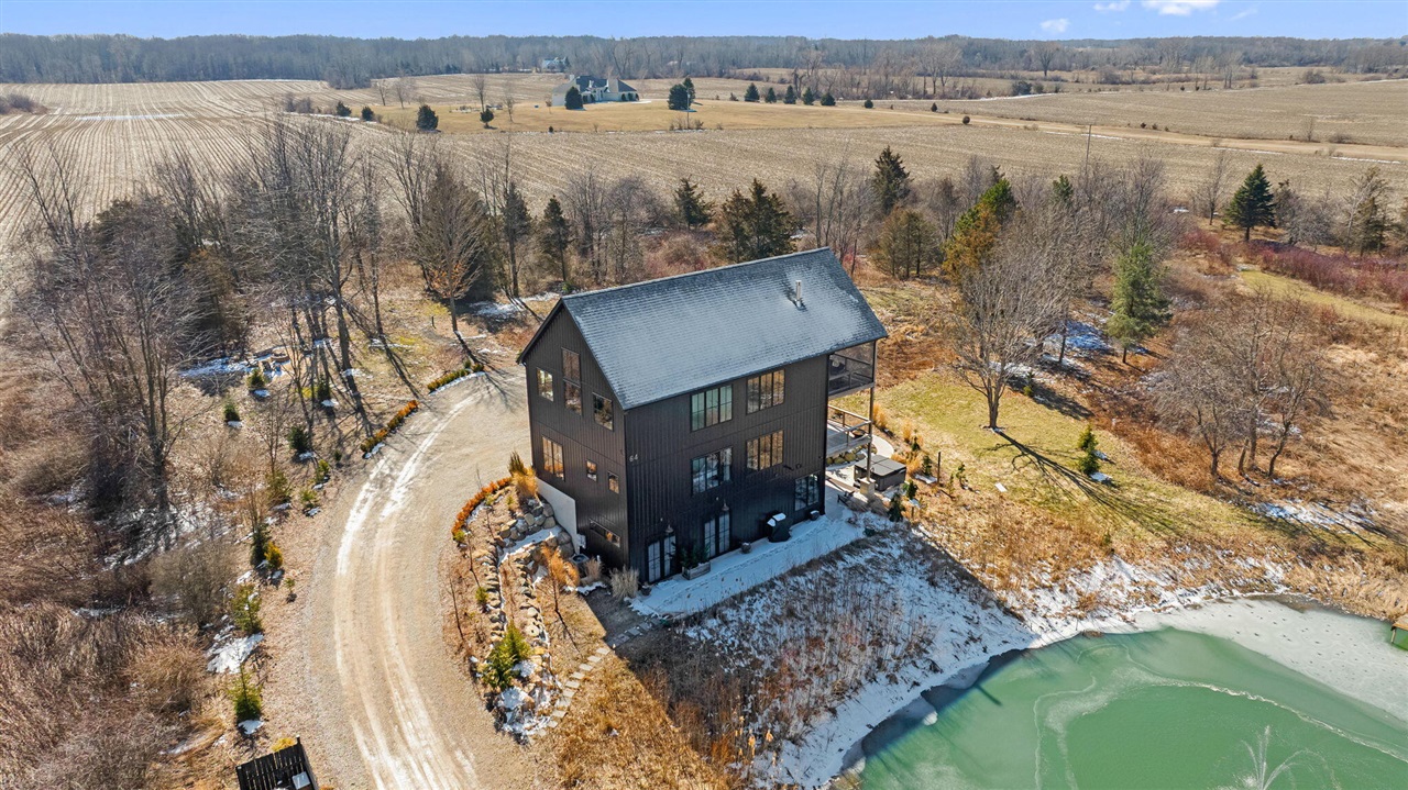 6364 126th Avenue, Fennville, MI, 49408-9648