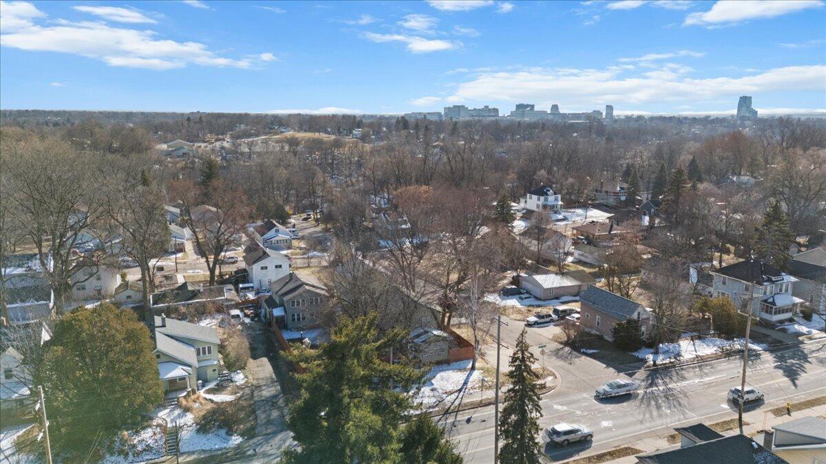 Homes for sale in Grand Rapids, MI | 710 Leonard St, Grand Rapids, MI 49503 | MLS# 70517632