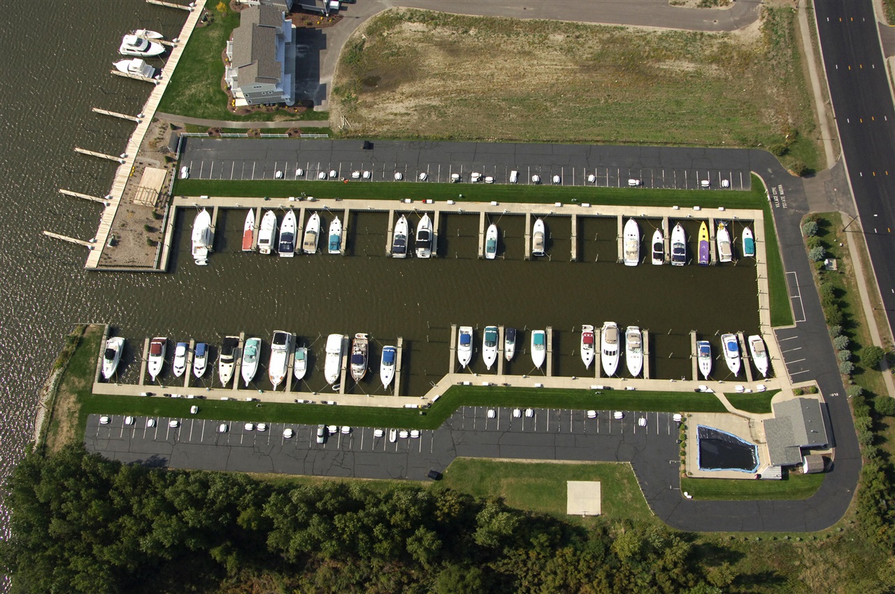 910 W Savidge Street 46 photo 3