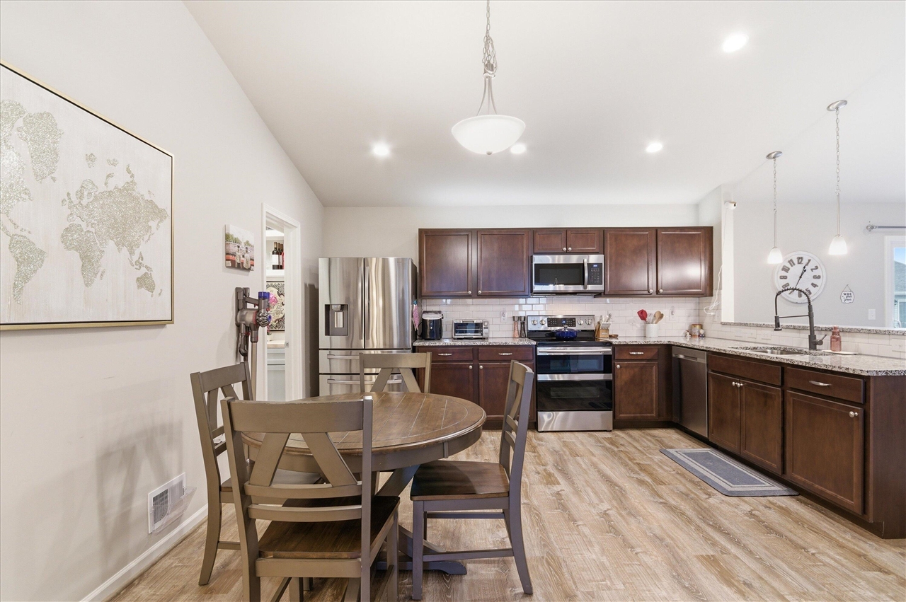 Homes for sale in Fowlerville, MI | 2744 Sycamore River Dr, Fowlerville, MI 48836 | MLS# 70517683