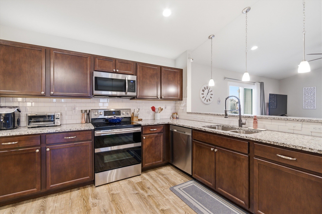 Homes for sale in Fowlerville, MI | 2744 Sycamore River Dr, Fowlerville, MI 48836 | MLS# 70517683