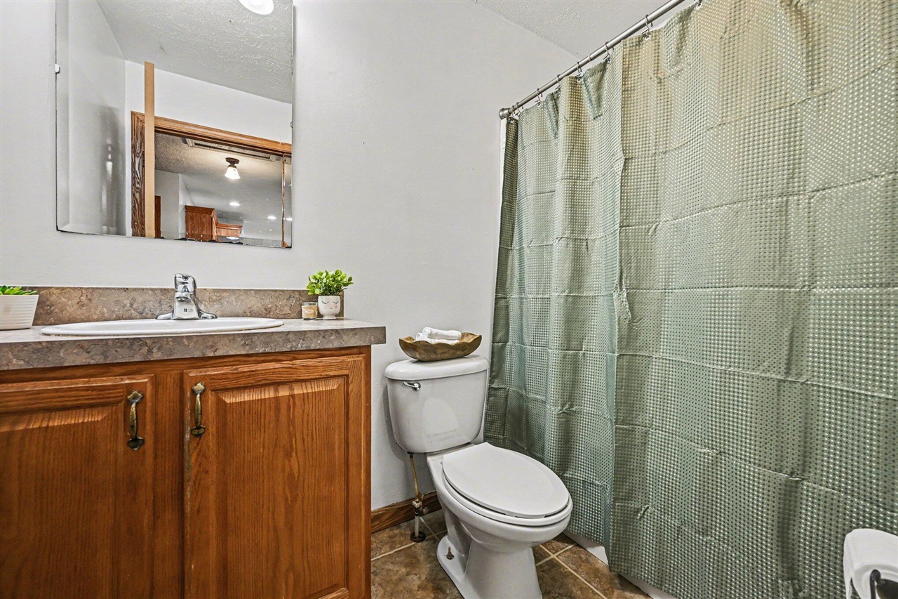 7776 Taylor Ridge Drive, Delton, MI, 49046-7836