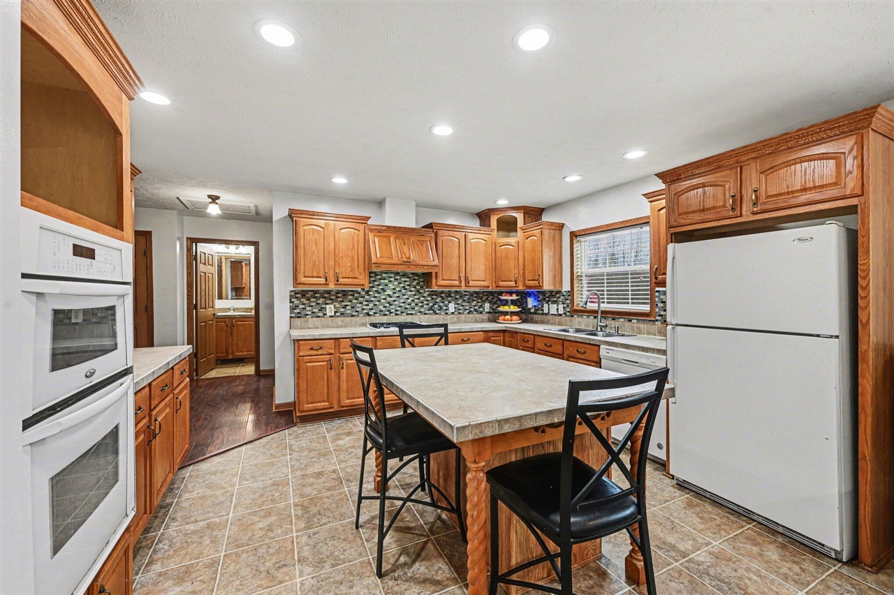 7776 Taylor Ridge Drive, Delton, MI, 49046-7836