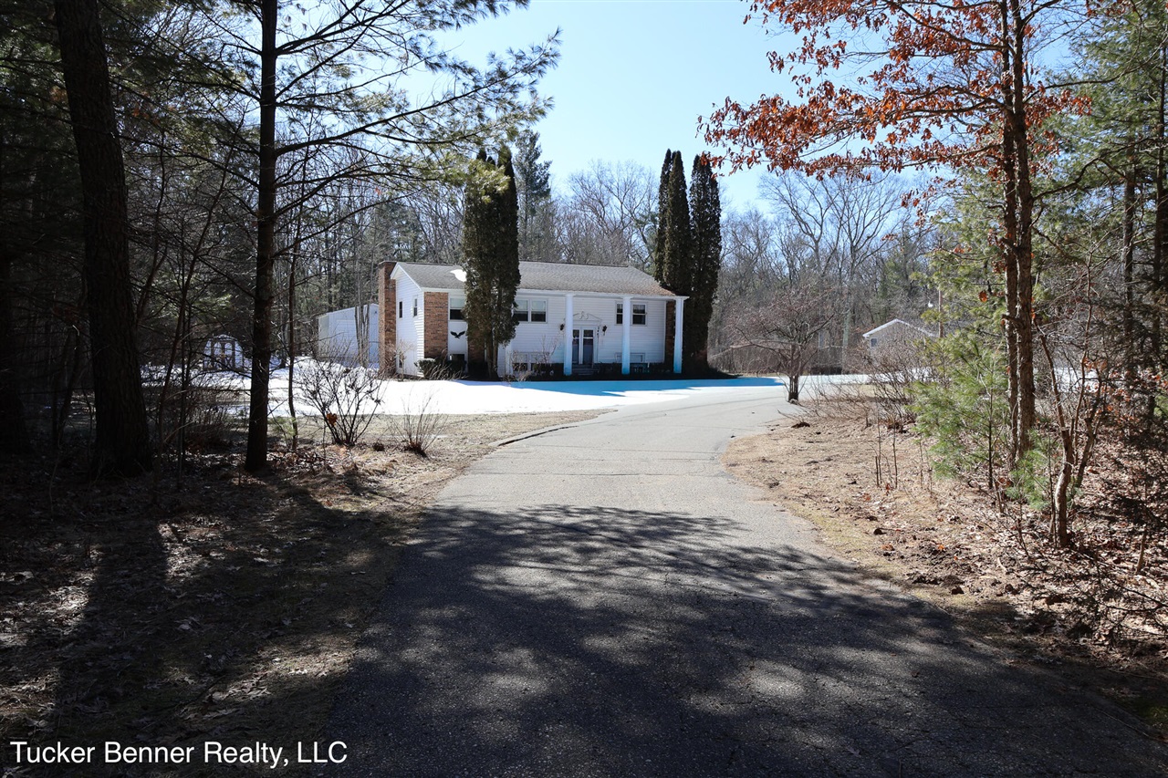 Homes for sale in Whitehall, MI | 2447 W White Lake Dr, Whitehall, MI 49461 | MLS# 70517779