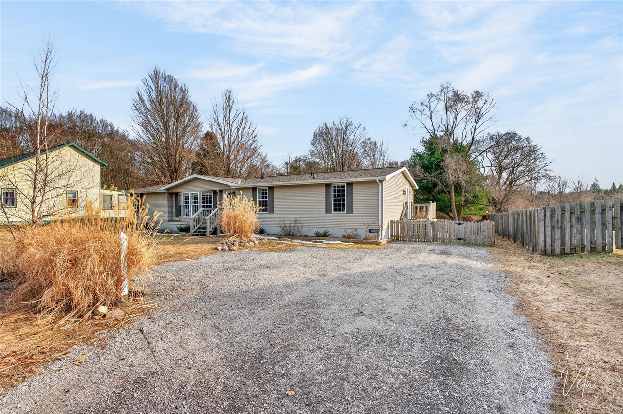 913 E Lewis Street, Whitehall, MI, 49461-1613