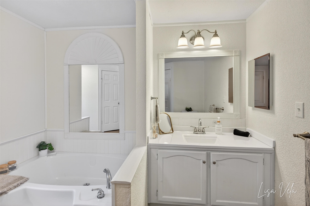 913 E Lewis Street, Whitehall, MI, 49461-1613