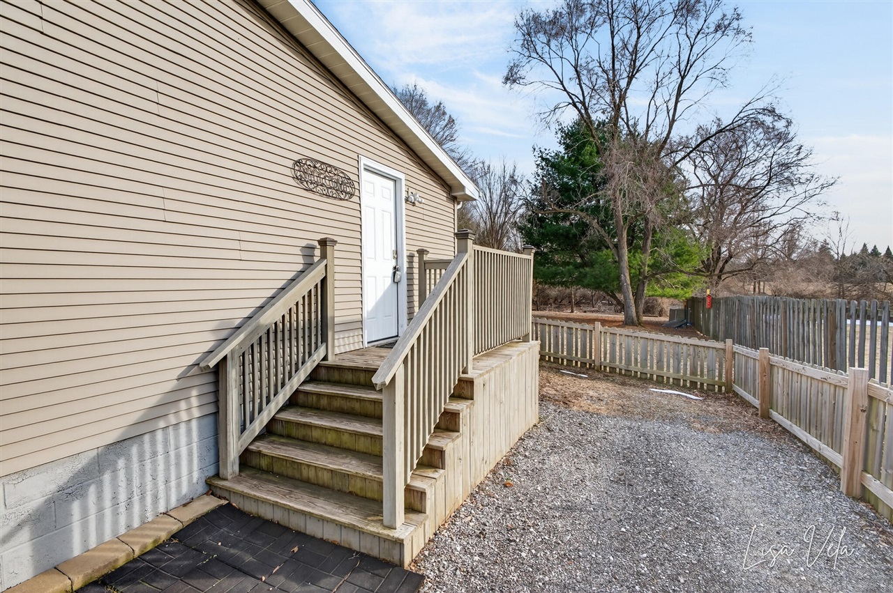 913 E Lewis Street, Whitehall, MI, 49461-1613