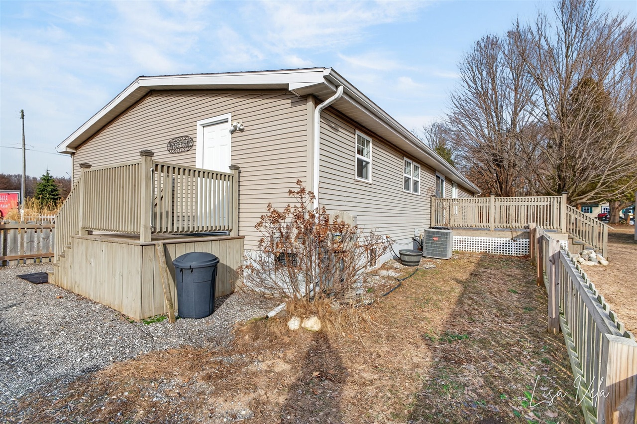 913 E Lewis Street, Whitehall, MI, 49461-1613