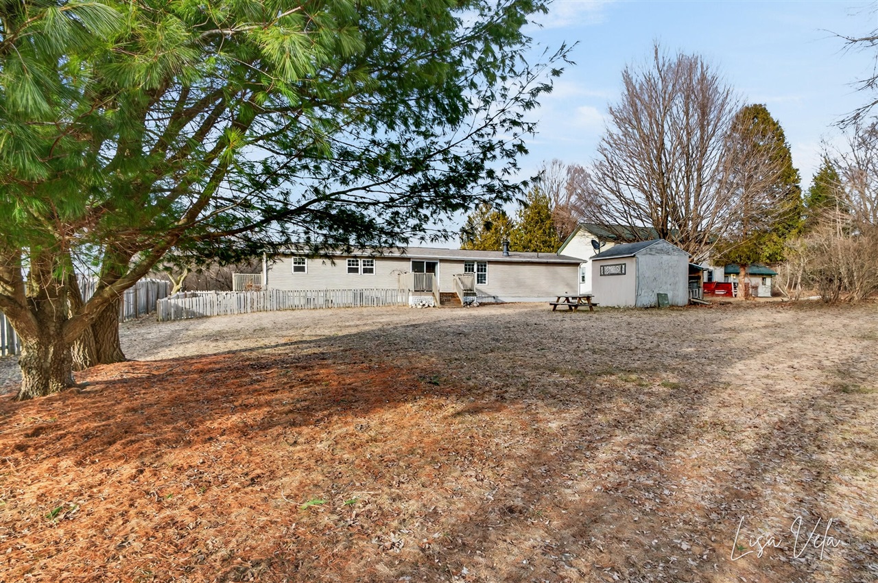 913 E Lewis Street, Whitehall, MI, 49461-1613