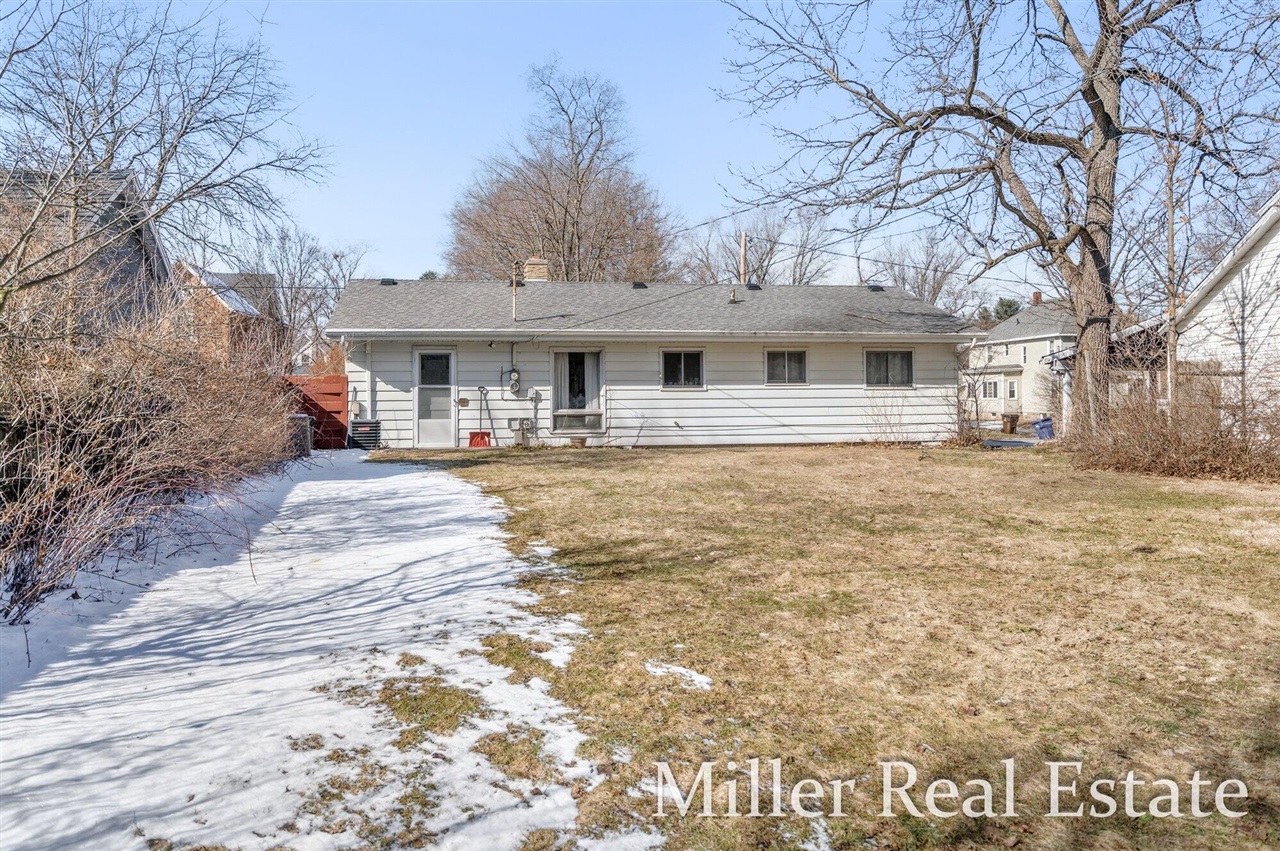 629 S Market Street, Hastings, MI, 49058-2057