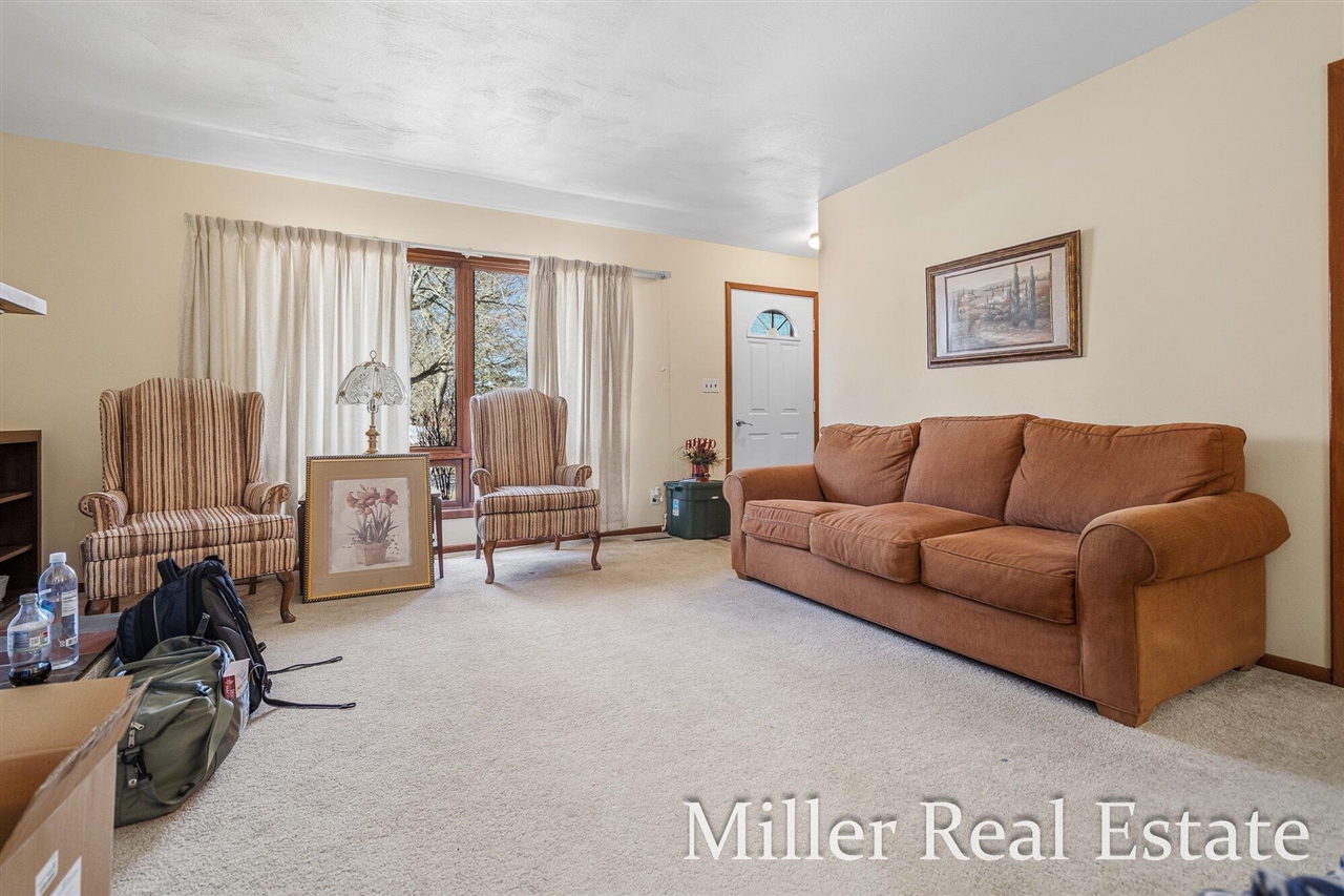 629 S Market Street, Hastings, MI, 49058-2057